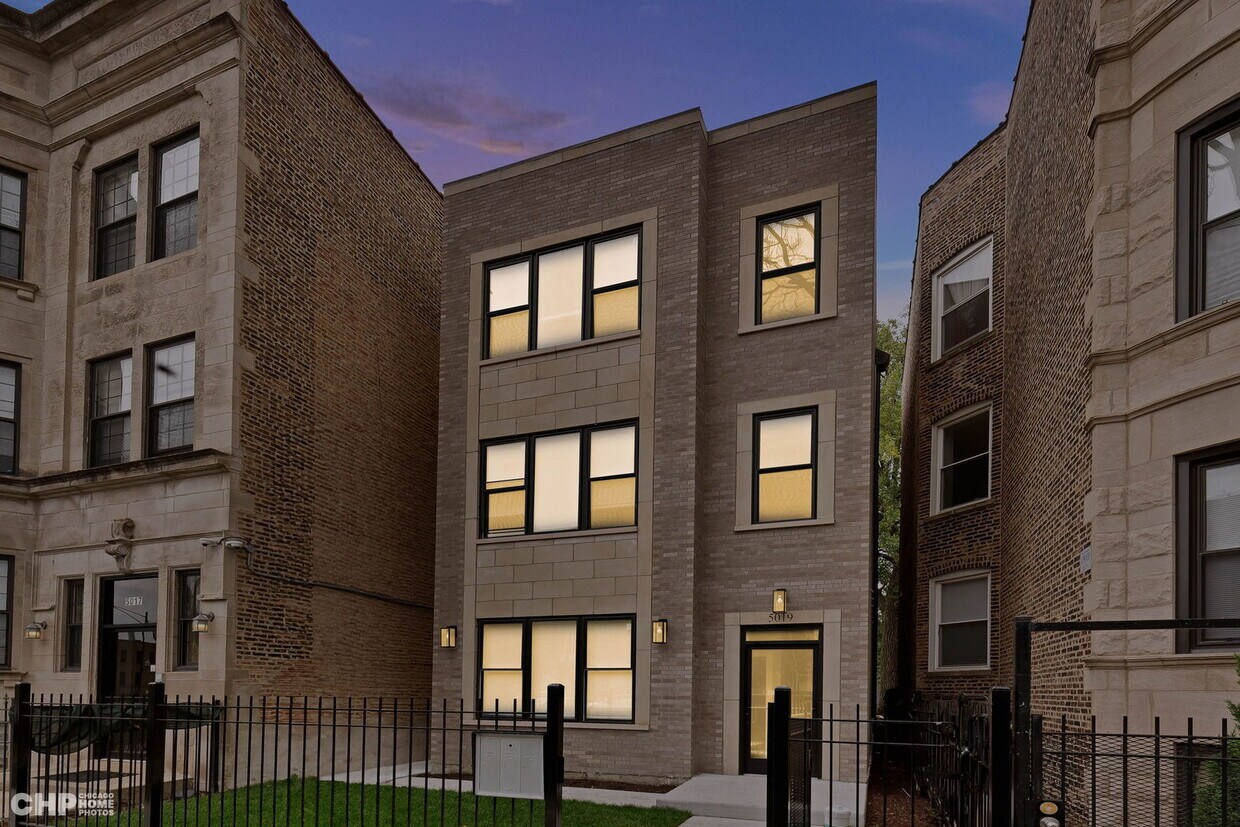 Primary Photo - 5019 S Indiana Ave