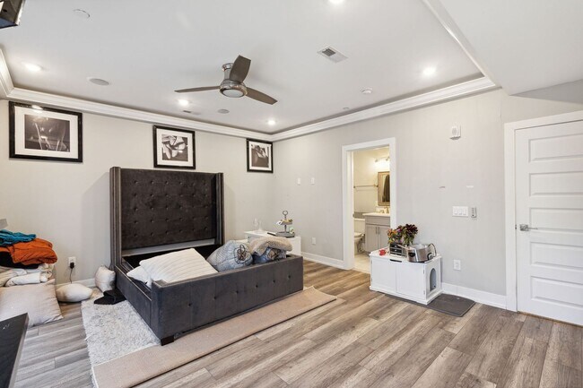 Building Photo - 2 bed/ 2 bath Unit | Francisville