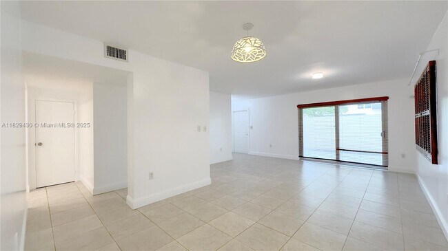 Foto del edificio - 8483 SW 137th Ave