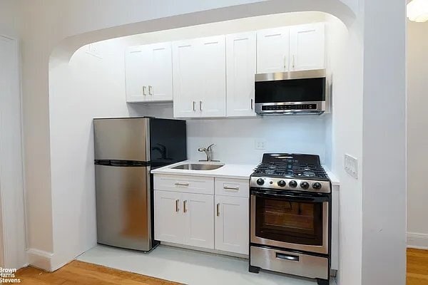 Building Photo - Central Park West Pre-War 1 BR Condo