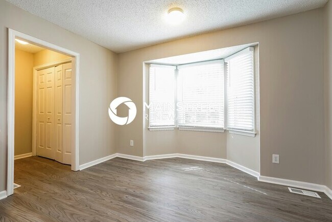 Foto del edificio - 3 Bedroom Pet-Friendly Home in Clayton, NC with Main Street Renewal