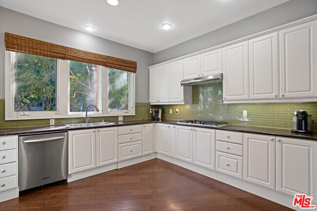 Building Photo - 5721 Crescent Park E