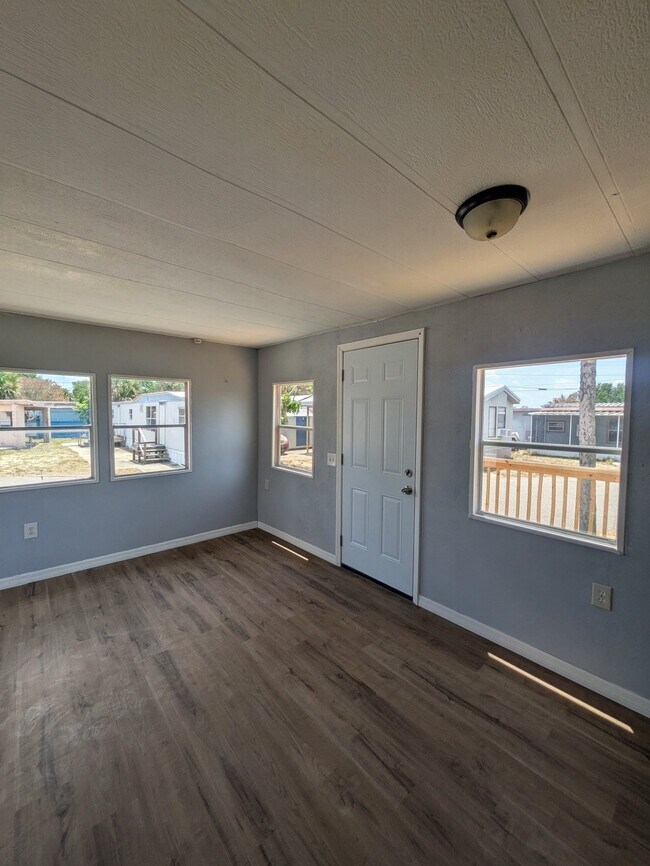 Foto del edificio - 920 Boardwalk Ln