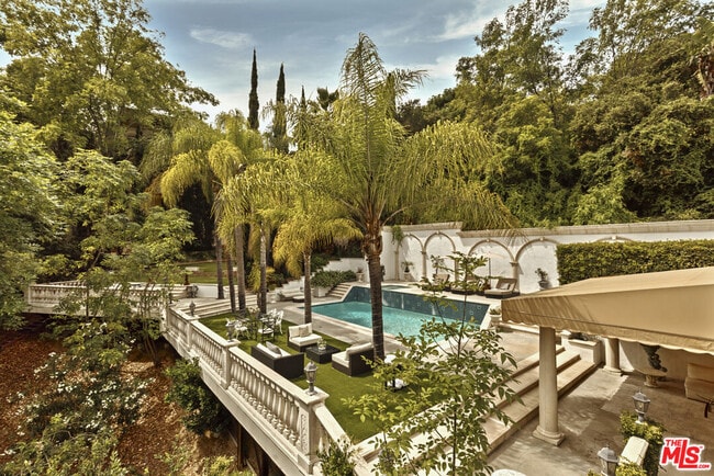 Building Photo - 3780 1/2 Multiview Dr