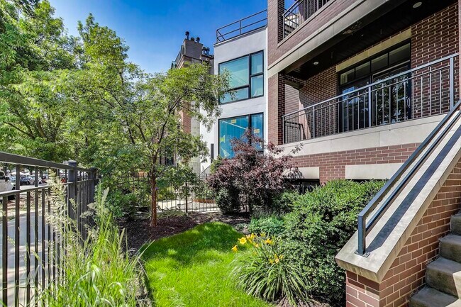 Foto del edificio - 2038 N Burling St