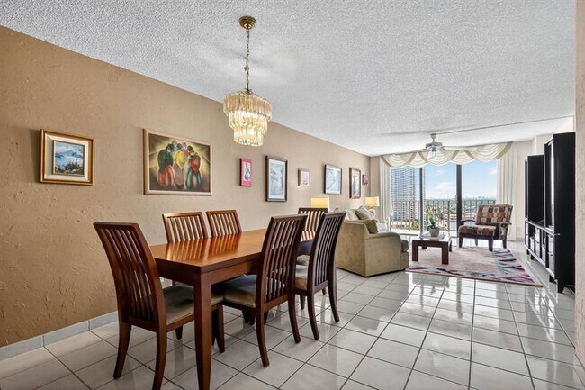 Foto del edificio - 18151 NE 31st Ct