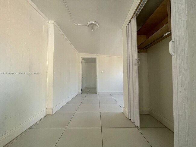 Foto del edificio - 633 NW 15th Ave