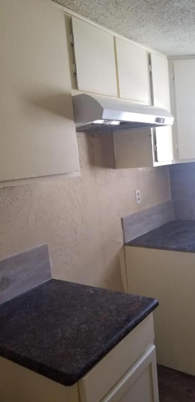 Building Photo - 641 N Broadway Ave