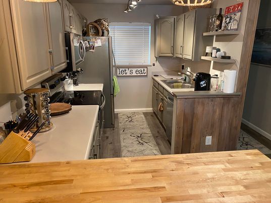 Kitchen - 3146 Lakeside Dr