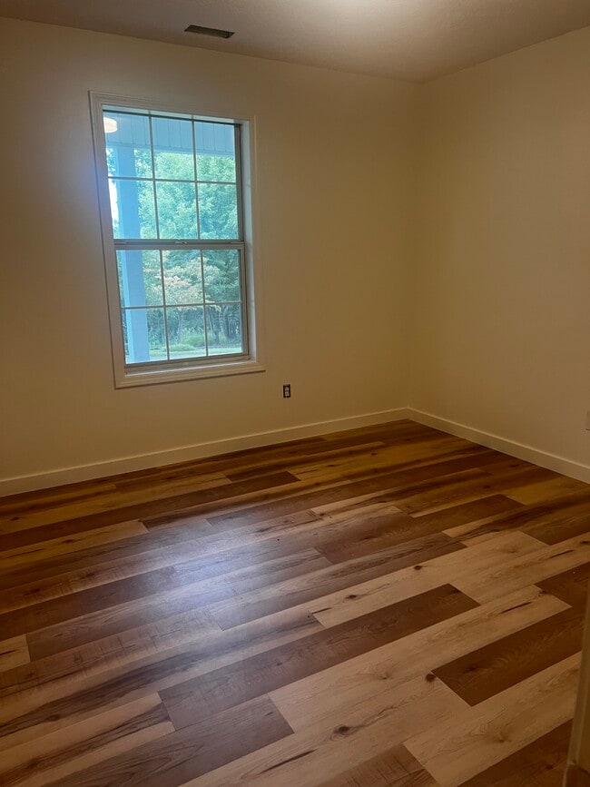 Building Photo - 914 Jerry St