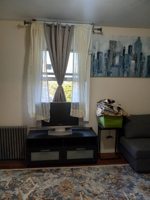 Foto principal - 22-30 100th St