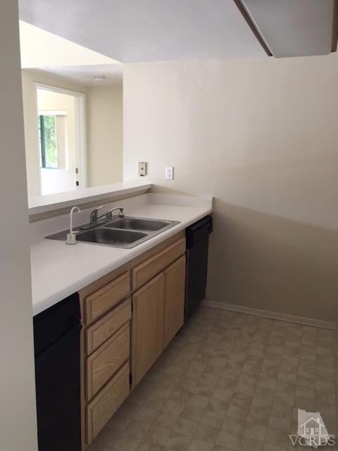 Building Photo - 865 S B St