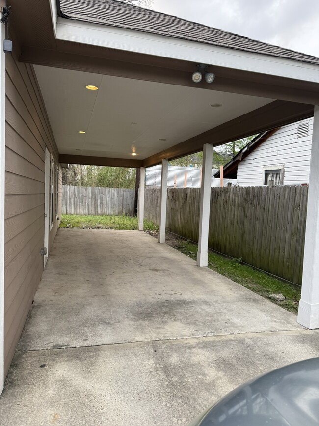 Building Photo - 6125 Rollins St