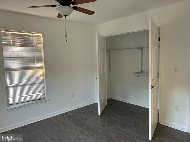 Foto del edificio - 2653 Basingstoke Ln