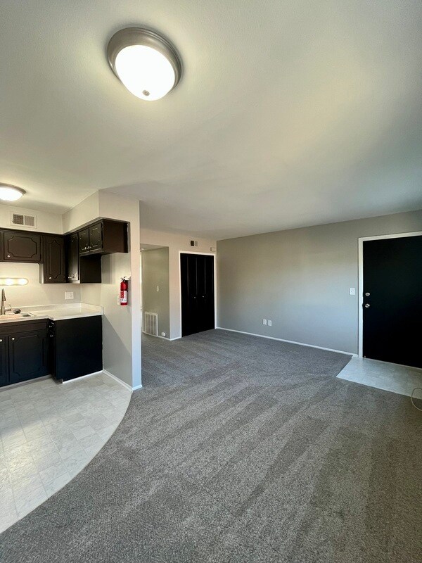 Building Photo - 4431 Oakwood