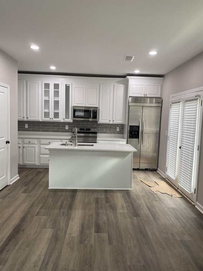 Building Photo - 48 Claire Dr SE