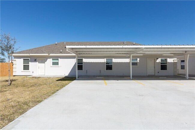 Building Photo - 3405 E Zinnia Ave