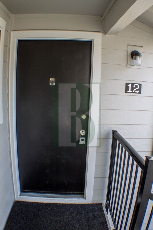 Building Photo - Cute and Cozy Beaverton Condo