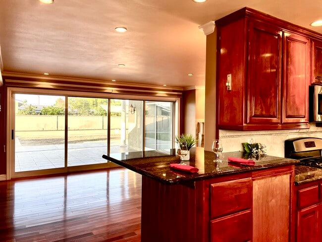 Foto del edificio - 8781 La Grand Ave