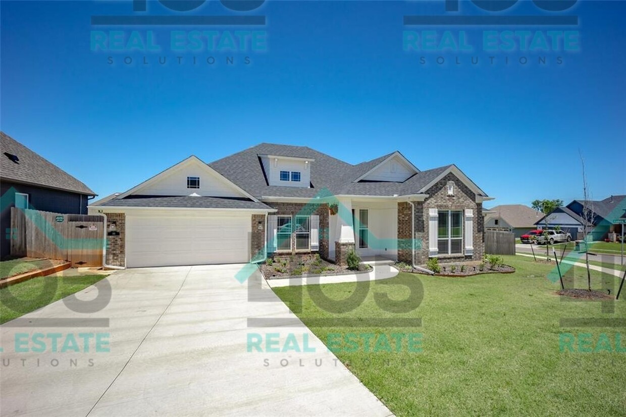 Foto principal - Stunning 4 bedroom 3 bath Plus an Office