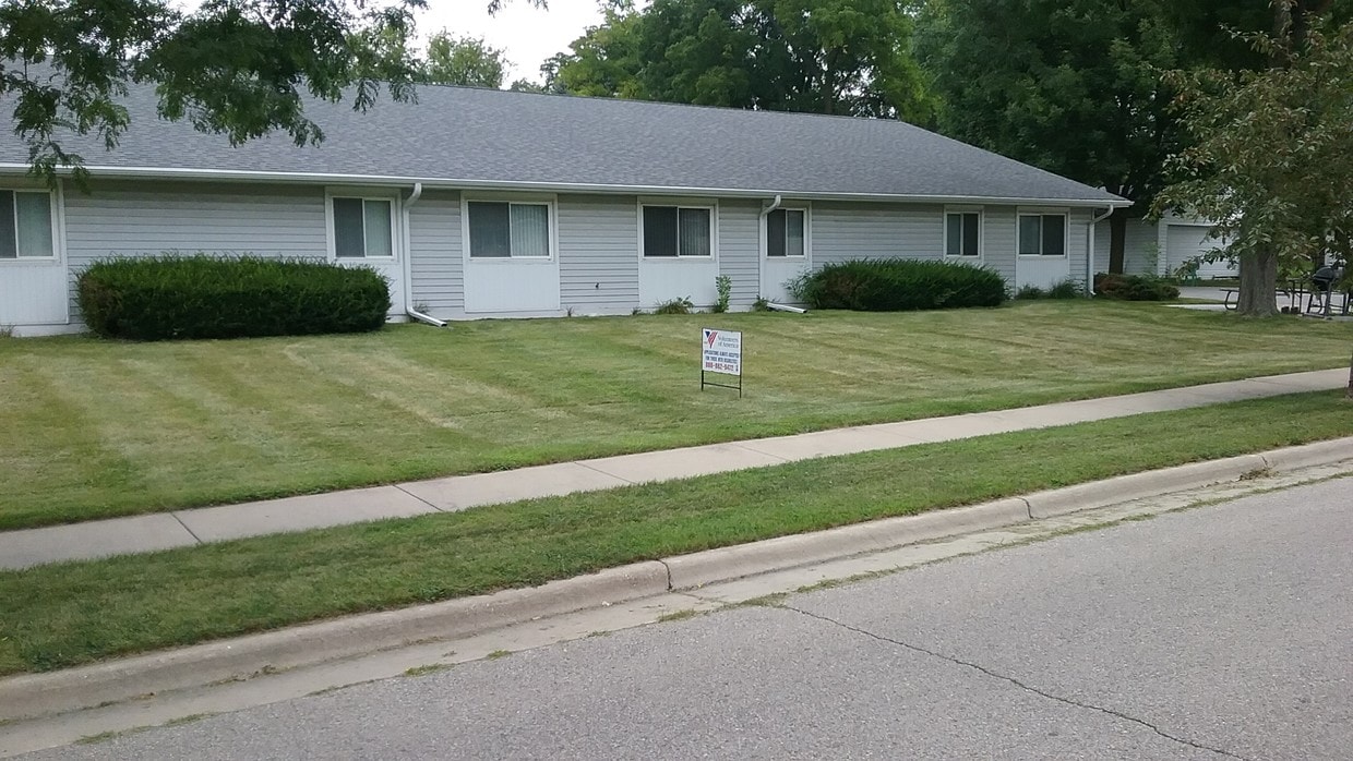 Building Photo - Green Valley Estates - Sec. 8: disabled/55+