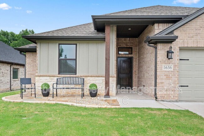 Building Photo - 1636 Town Creek Cir