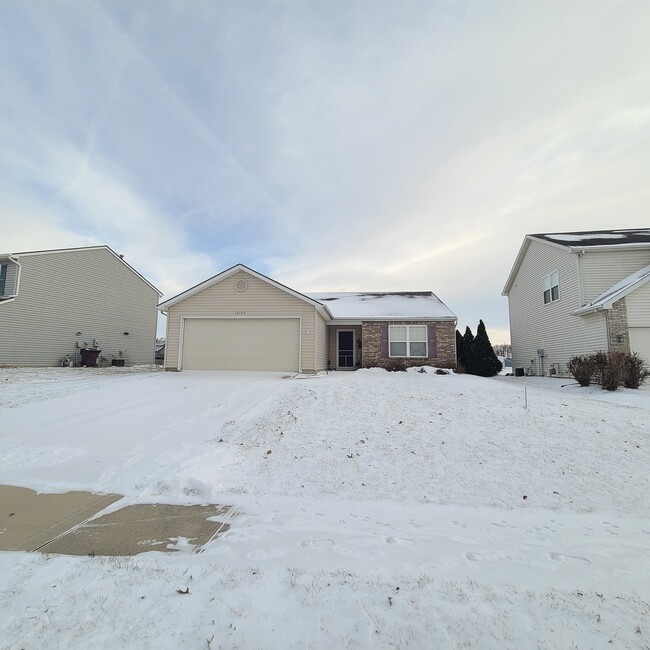 Building Photo - 10192 Greenmoor Dr