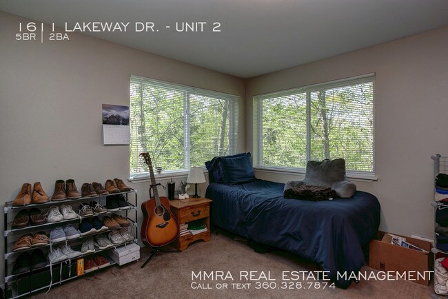 Building Photo - 1611 Lakeway Dr