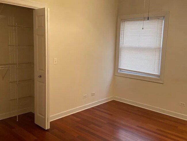 Foto del edificio - 3112 N Racine Ave