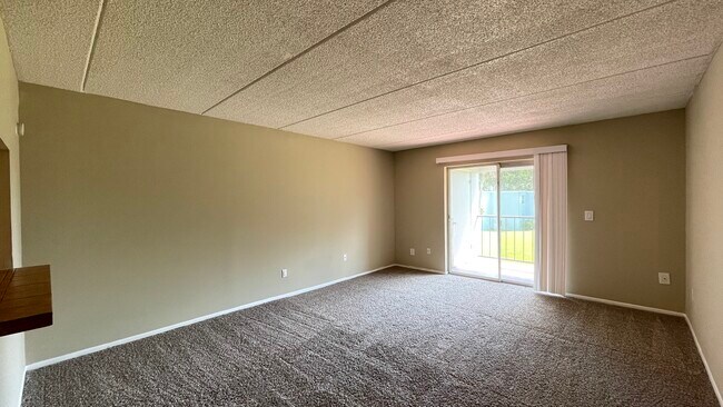 Building Photo - 2820 Somerset Park Dr