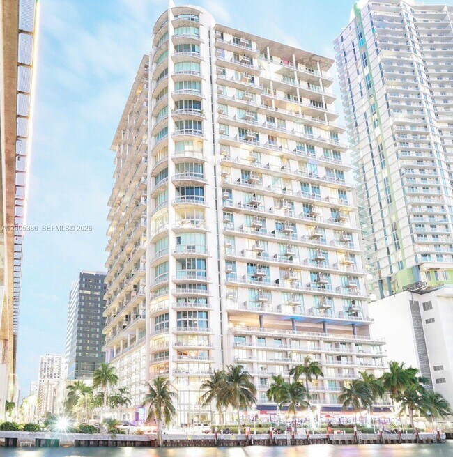 Foto del edificio - 690 SW 1st Ct
