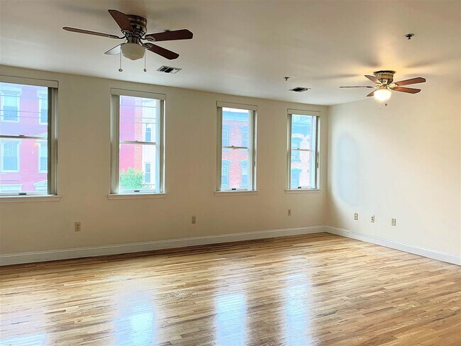 Foto del edificio - 223 Willow Ave