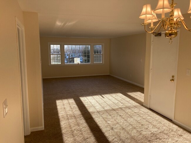 Building Photo - 167 Heritage Hill Rd