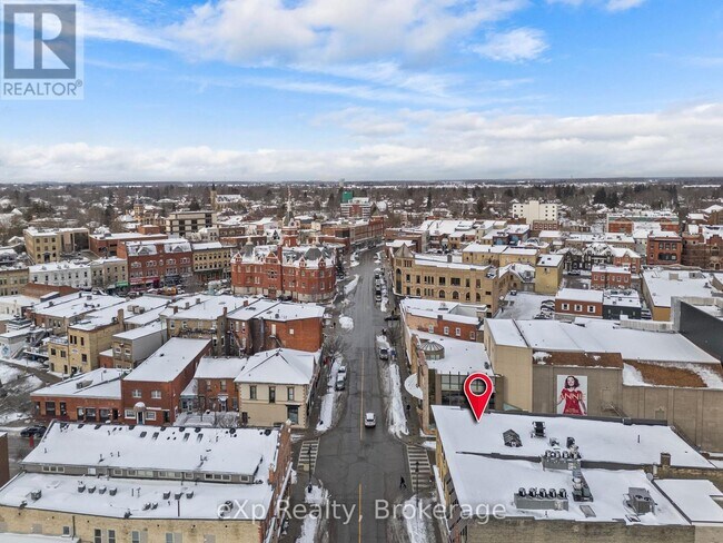 Building Photo - 109 Downie St