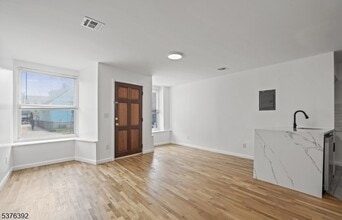 Building Photo - 702 4th Ave