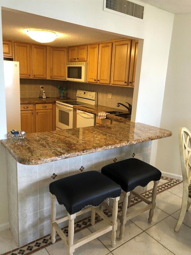 Building Photo - 2800 N Ocean Dr