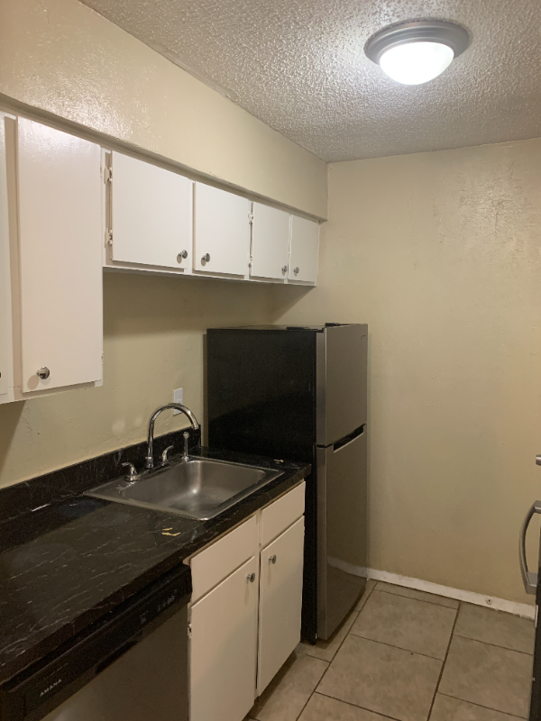 Primary Photo - 8110 Skillman St
