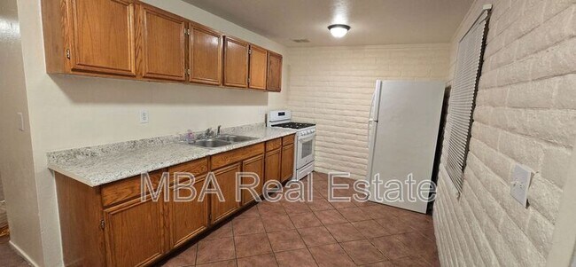 Foto del edificio - 318 W 2nd Ave