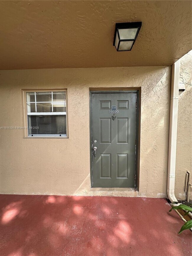 Foto del edificio - 10330 NW 8th St