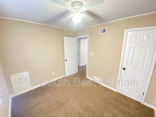 Building Photo - 257 Granville Ave