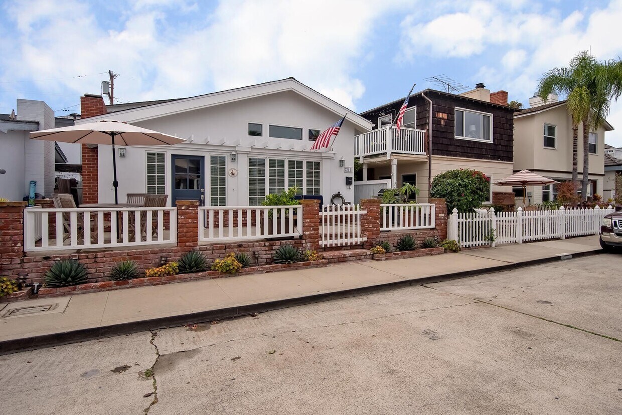 Primary Photo - 210 Opal Ave