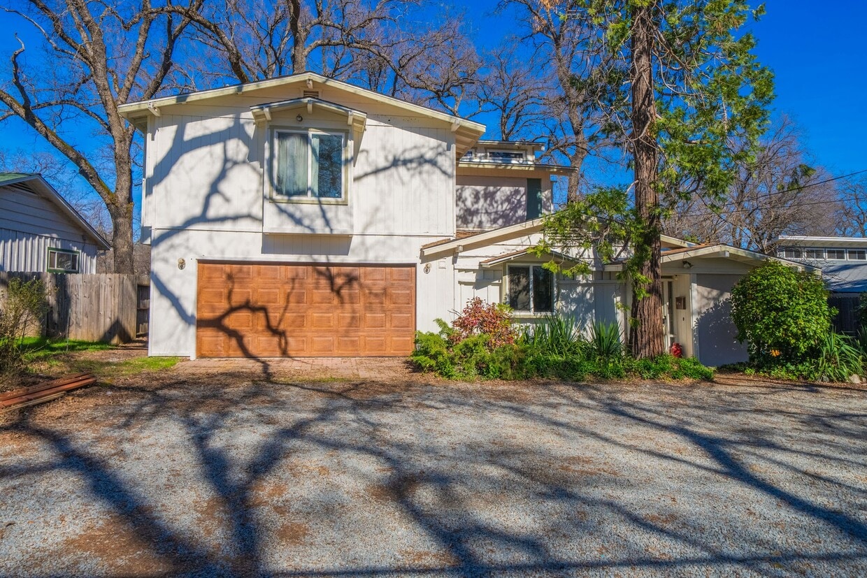 Front of home - 19036 Genevieve Rd