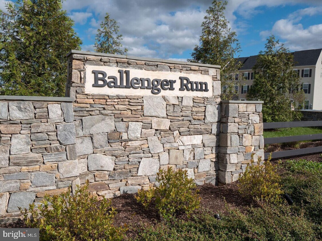Primary Photo - 6632 Ballenger Run Blvd