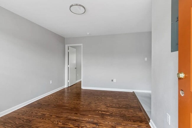 Building Photo - Renovated 1BD/1BA 2 Blocks Off St. Charles Ave.