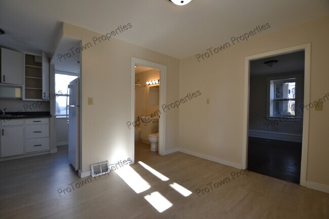 Foto del edificio - 811 N Center St