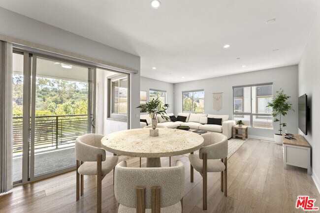 Foto del edificio - 12705 Bluff Creek Dr