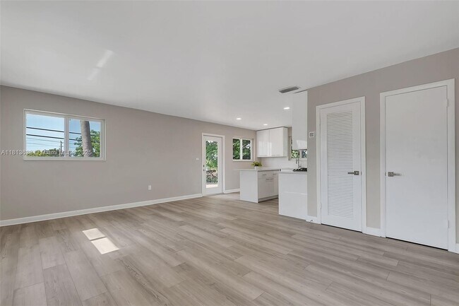 Foto del edificio - 2845 SW 24th St