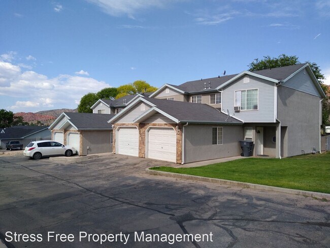 Foto del edificio - 3 br, 1.5 bath House - 334 South 400 East #11