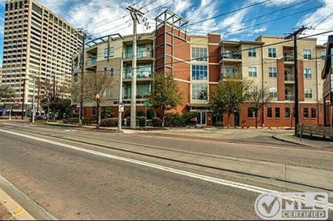 Building Photo - 2950 McKinney Ave