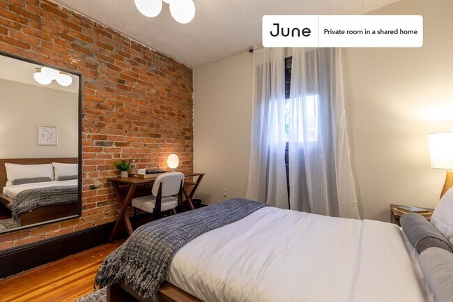 Foto del edificio - Private bedroom in 5 bed/2 bath Home